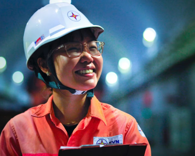Nguyễn Thị Ngọc Mai - Trưởng kíp trực vận hành tại Nhà máy Thủy điện Hòa Bình