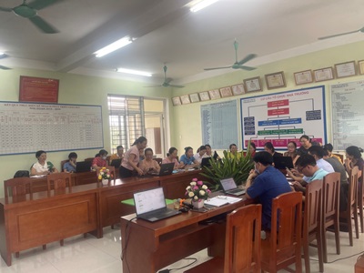 Ảnh: Tập huấn cho các Học viên cụm vùng huyện trong tại xã Tân Vinh