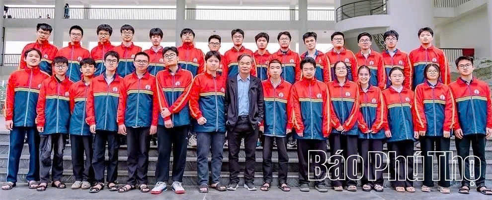 Đội tuyển Toán giành được 23 giải tại Kỳ thi chọn học sinh giỏi Quốc gia THPT.