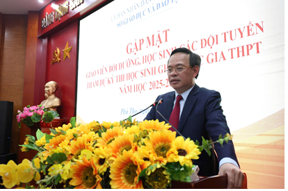 Ông Trịnh Thế Truyền - Tỉnh ủy viên, Giám đốc Sở GD&ĐT phát biểu động viên thầy và trò trong các đội tuyển thi HSG quốc gia năm học 2025-2026