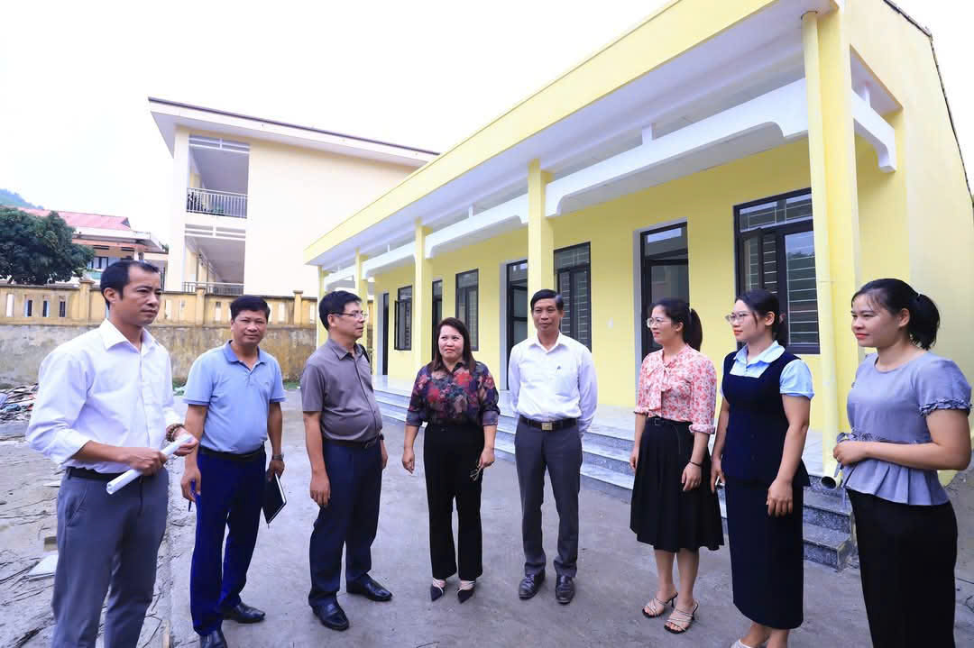 Ảnh: Các đại biểu thăm công trình 