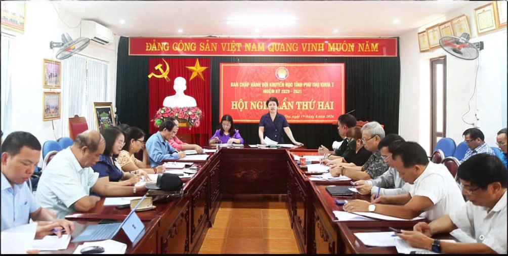 Bà Nguyễn Thị Oanh, Ủy viên Ban Chấp hành Trung ương Hội Khuyến học Việt Nam, Chủ tịch Hội Khuyến học tỉnh chủ trì Hội nghị