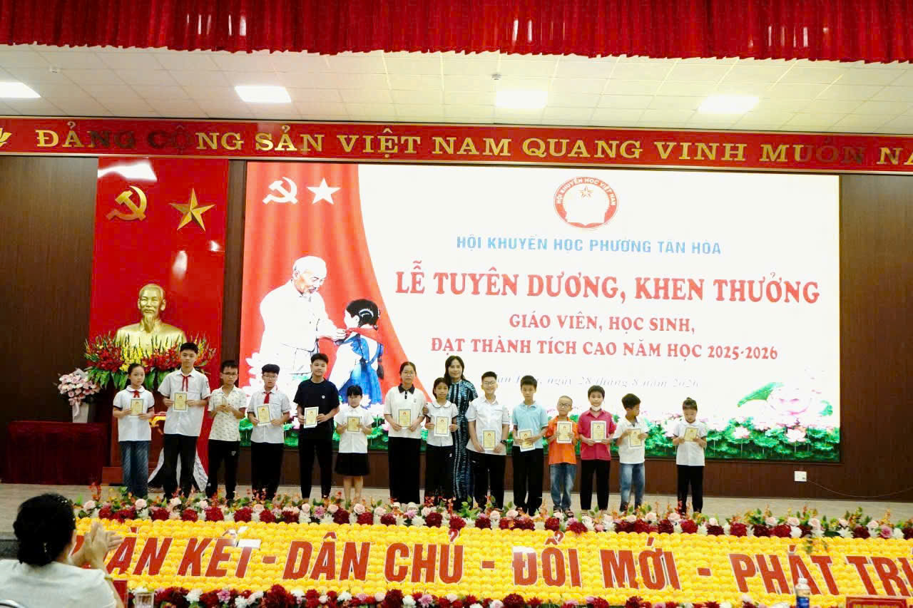Hội Khuyến học phường Tân Hòa tuyên dương khen thưởng giáo viên và học sinh có thành tích cao năm học 2025-2026