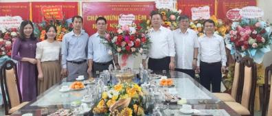 Hội Khuyến học chúc mừng cơ quan Sở GD&ĐT nhân ngày 20/11