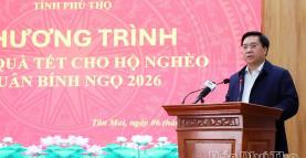 Đồng chí Chủ tịch UBND tỉnh Trần Duy Đông phát biểu tại chương trình tặng quà Tết.