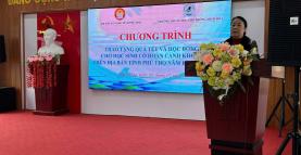 Bà Nguyễn Thị Thành Chung, Phó Chủ tịch Hội Khuyến học tỉnh Phú Thọ
phát biểu tại chương trình tặng quà tết.