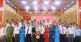 Lãnh đạo HKH tỉnh tặng hoa chúc mừng Đại hội