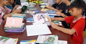 Học sinh đến đọc sách, báo tại TTHTCĐ