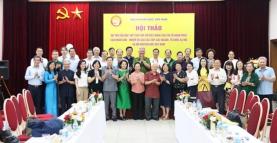 Các đại biểu chụp ảnh lưu niệm tại Hội thảo