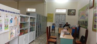 Ảnh: Tủ sách tại Trung tâm HTCĐ mở cửa cho người dân đến đọc thường xuyên