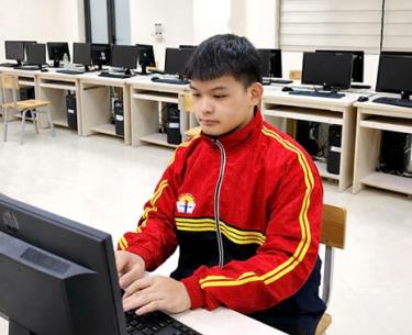 Kiều Minh Vương tập trung ôn luyện chuẩn bị cho Kỳ thi chọn đội tuyển Olympic Tin học quốc tế