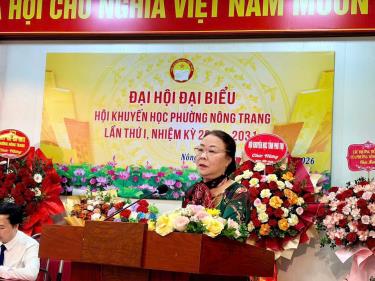 Nhà giáo Ưu tú Nguyễn Thị Thành Chung, Phó Chủ tịch Hội Khuyến học tỉnh phát biểu chỉ đạo tại đại hội