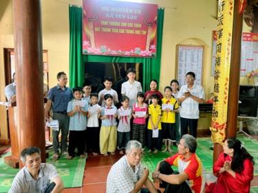 Dòng họ Nguyễn Cự tổ chức lễ tổng kết năm học và phát thưởng cho các cháu có thành tích cao trong học tập