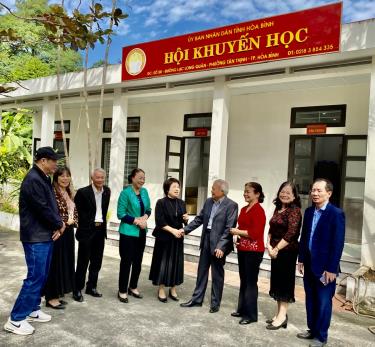 Ảnh:Lãnh đạo HKH tỉnh trao đổi làm việc với các đồng chí UV BCH lâm thời Hòa Bình