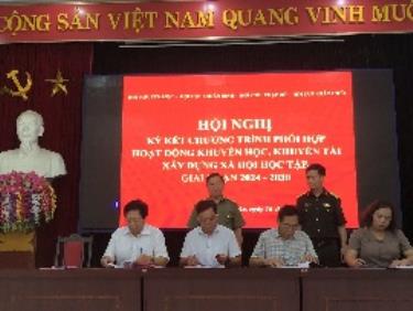 Ảnh: Hội Khuyến học huyện ký kết chương trình phối hợp khuyến học, khuyến tài, xây dựng xã hội học tập với Hội Cựu CCB, Hội Chữ thập đỏ, Hội Cựu Giáo chức huyện Mai Châu